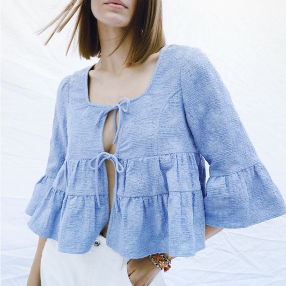 ZARA• Women’s Blue Ruffled Front Tie Top Size Medium